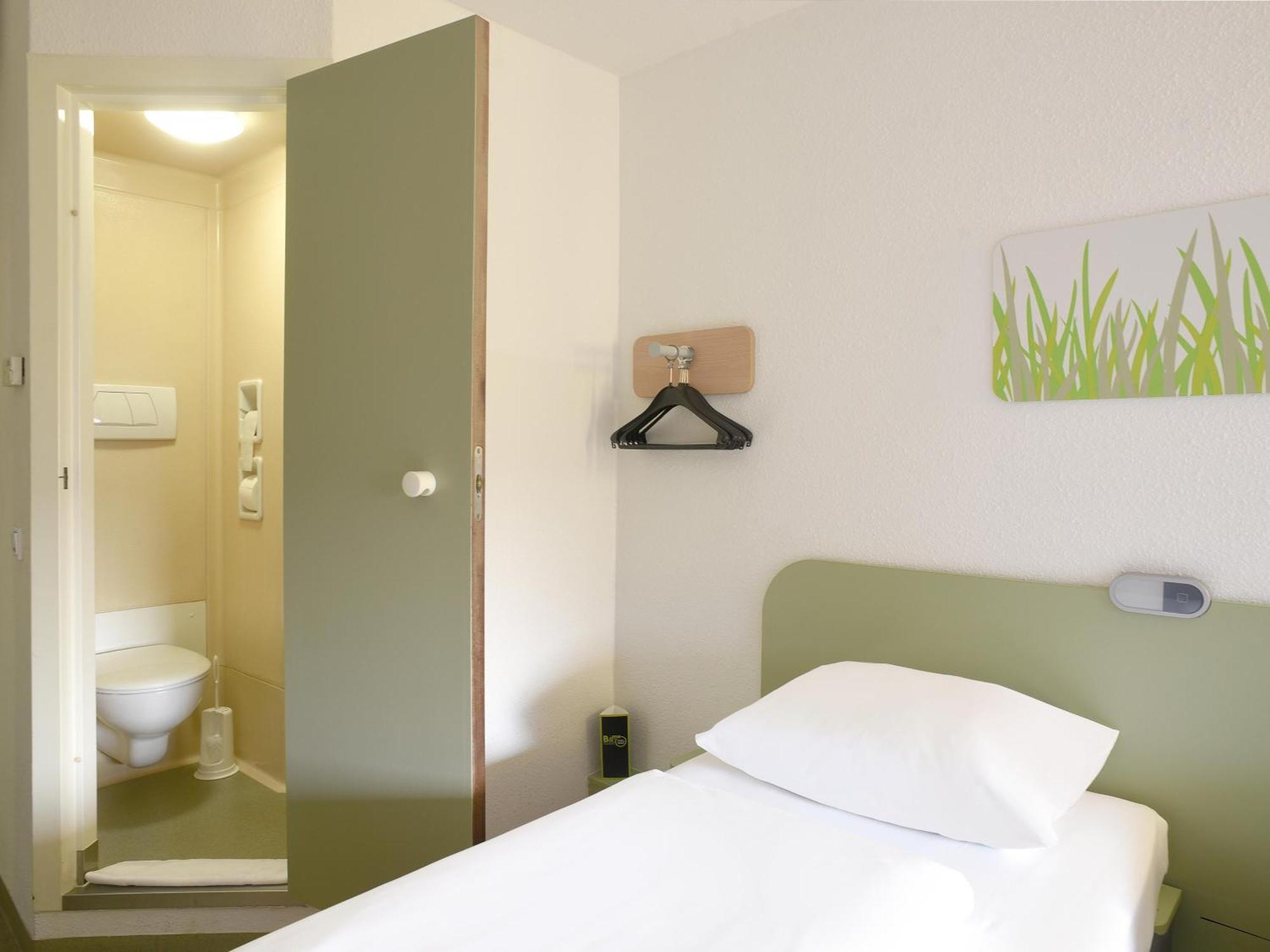 B&B Hotel Rostock-Broderstorf Exterior photo