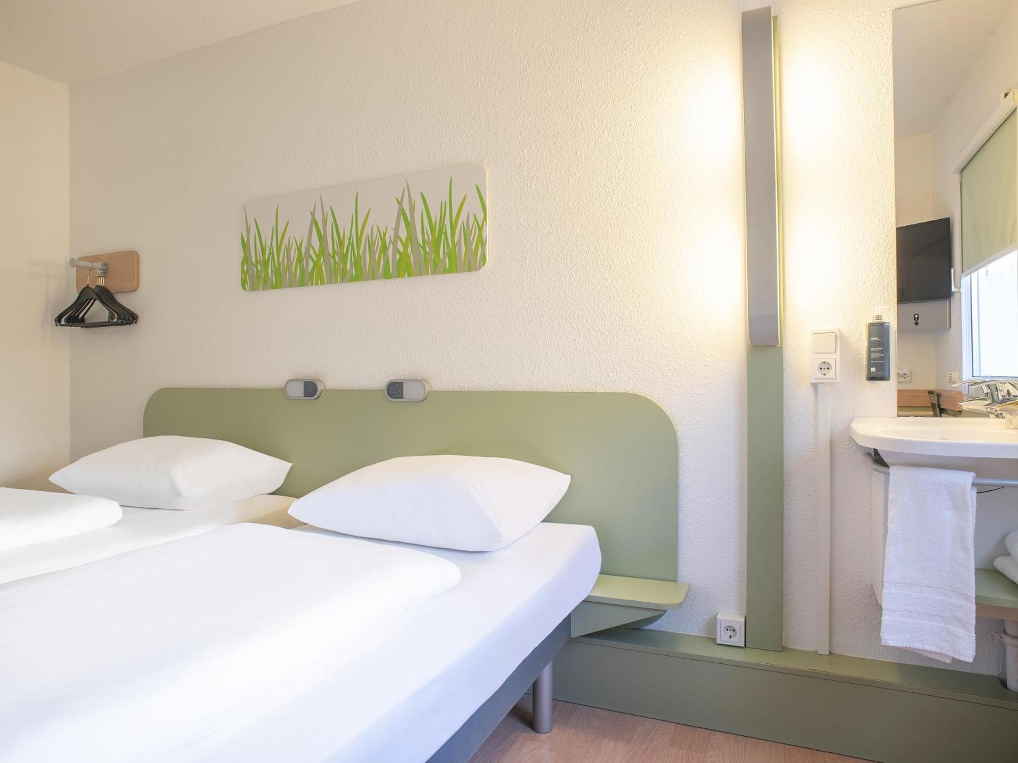 B&B Hotel Rostock-Broderstorf Exterior photo